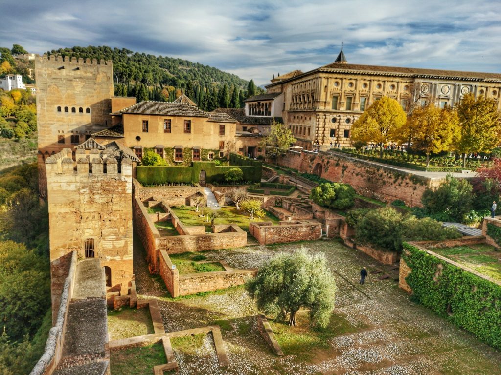 Alcazaba. Construções antigas.